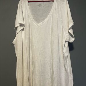 torrid White V-Neck Short Sleeve Tee